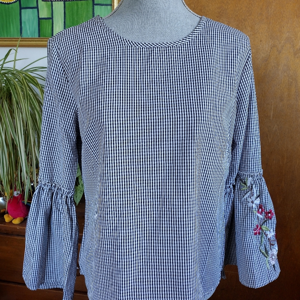 inseparable Women's Blouse Top Black White Check Embroidered Sleeve NWOT Sz S